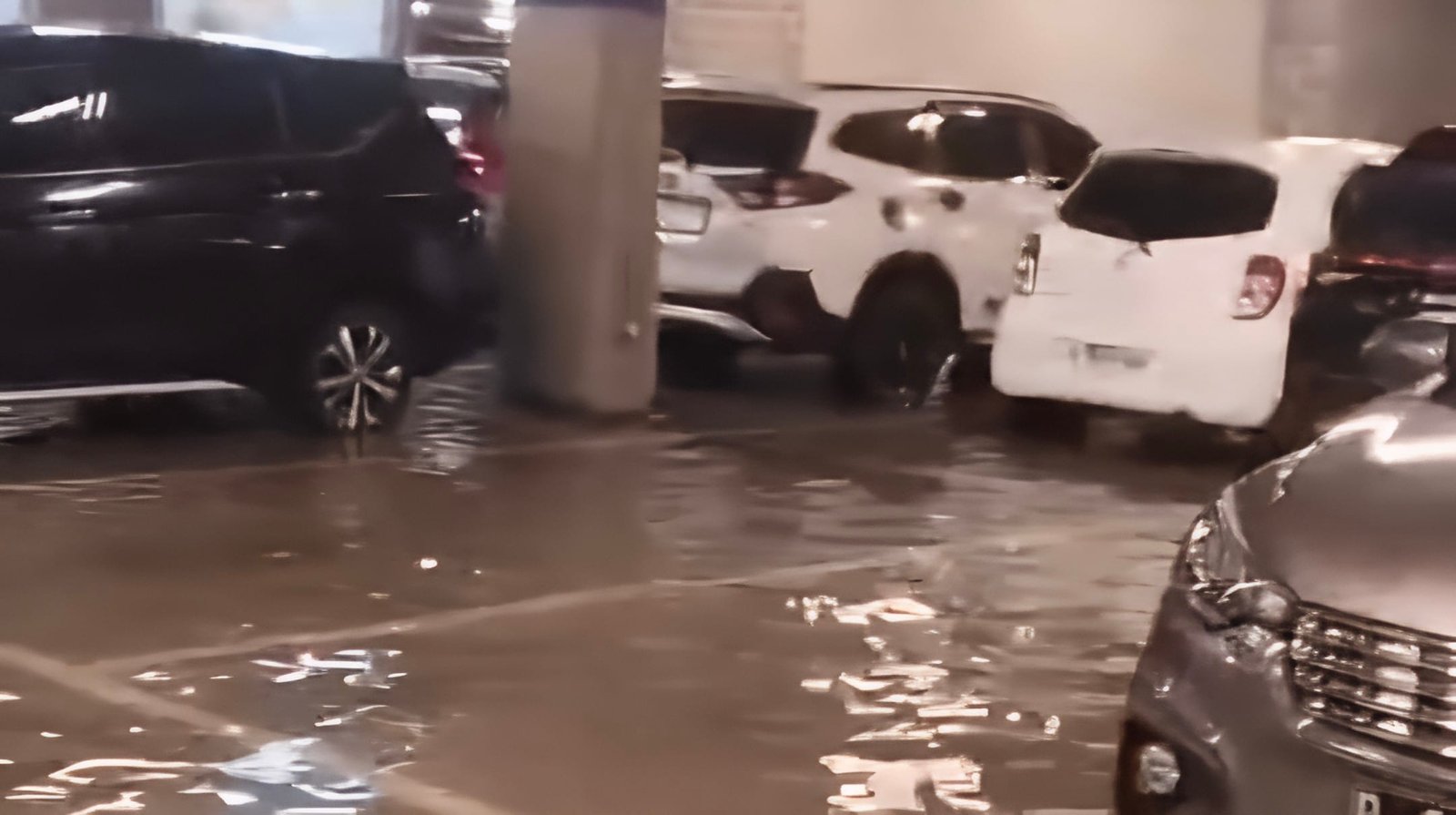 Video Banjir 6 Juli 2025 di Basement IKEA Alam Sutera Gara-gara Mesin Pompa Rusak