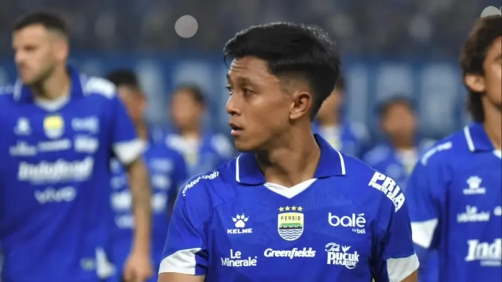 Pelatih Persib Bandung Klarifikasi Rumor Transfer Febri Hariyadi ke Persis Solo