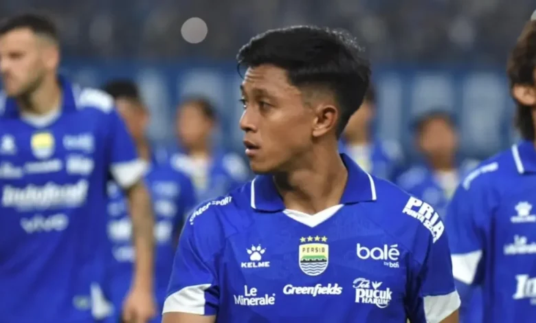 Pelatih Persib Bandung Klarifikasi Rumor Transfer Febri Hariyadi ke Persis Solo