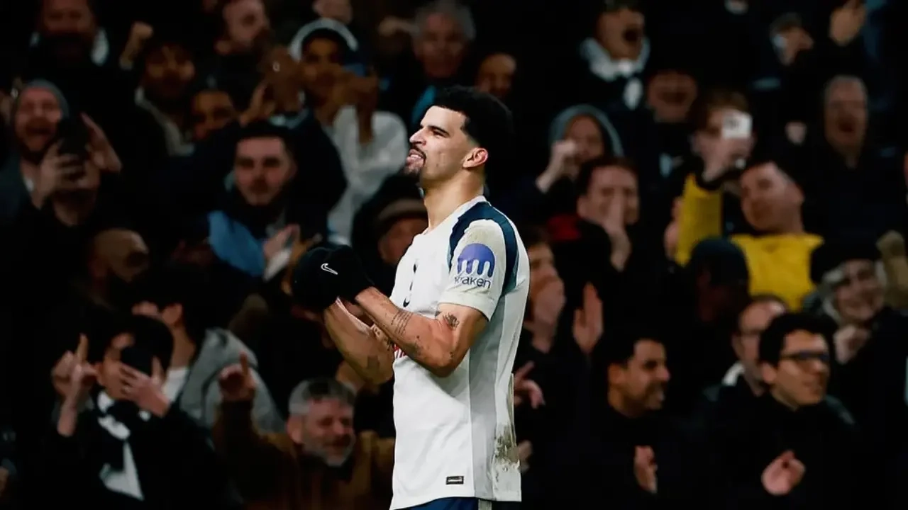 Solanke Fit Hadapi Manchester United Usai Pincang Lawan Man City