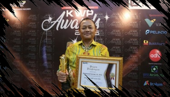 Anggota DPR RI Sarmuji Menerima Penghargaan Legislator Responsif di KWP Award 2026 Anggota DPR RI Sarmuji Menerima Penghargaan Legislator Responsif di KWP Award 2026