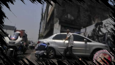 Mobil Pelat Merah Parkir di Trotoar, Satpol PP DKI Minta Maaf atas Insiden Tersebut