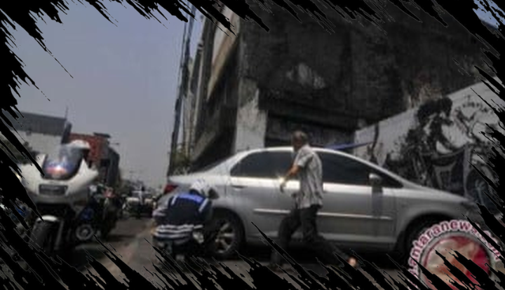 Mobil Pelat Merah Parkir di Trotoar, Satpol PP DKI Minta Maaf atas Insiden Tersebut